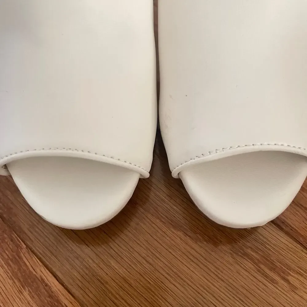 Anne Klein details brand